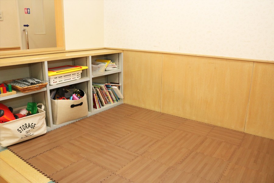 ①待合室 ②受付 ③キッズルーム