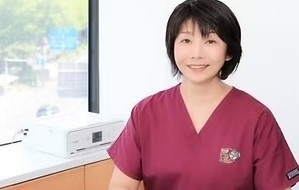 ①医院入口②院長③建物外観