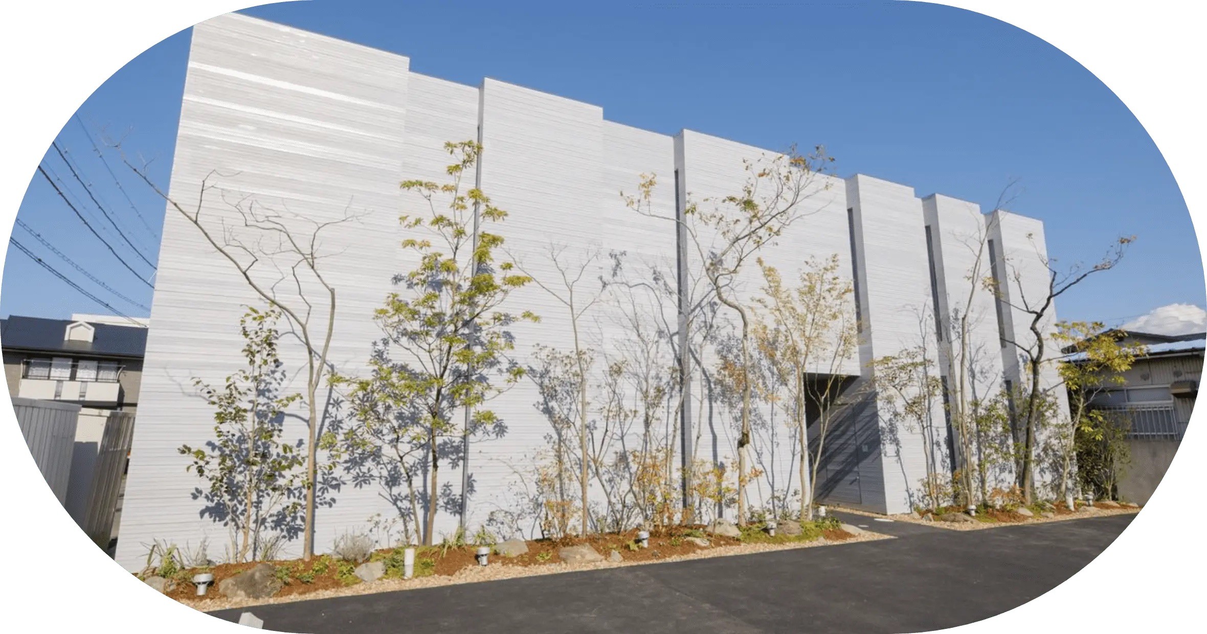 ①外観②受付③待合室