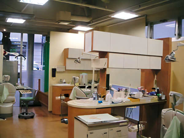 【横浜駅より徒歩5分】平日・土曜21時まで診療。チャイルドコーナー完備で家族で通える「歯科医院横浜」