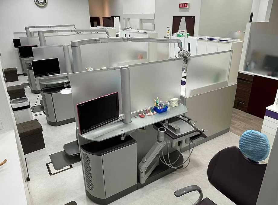 ①受付　②待合室　③診療室