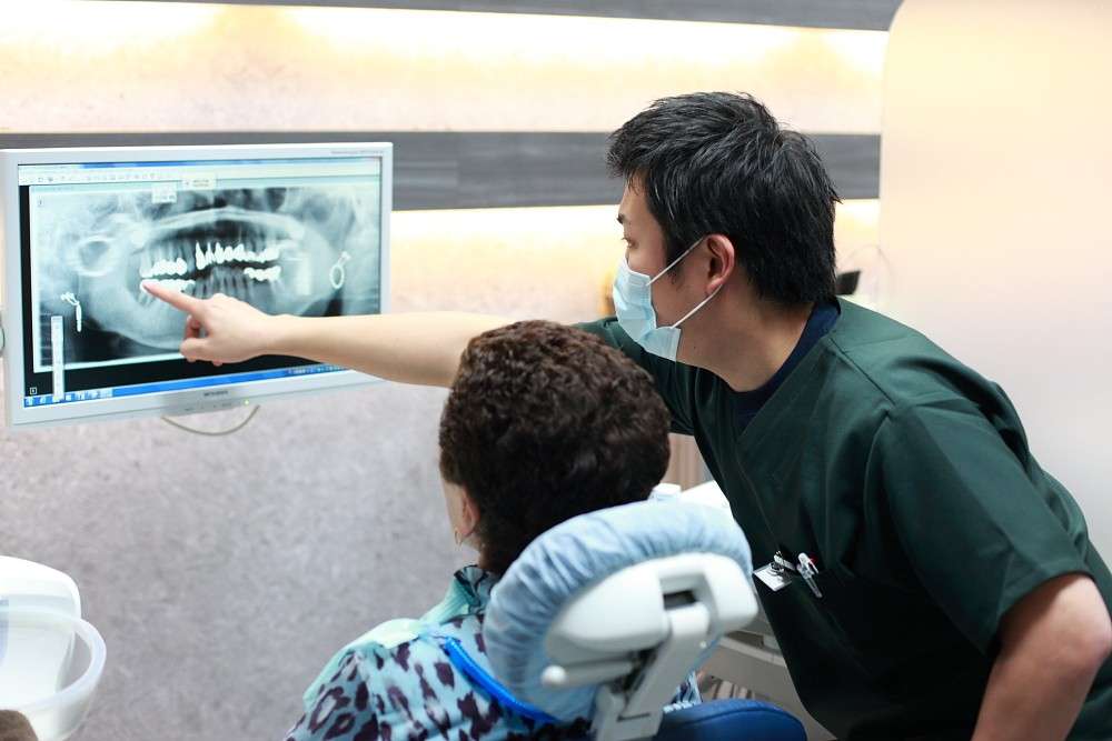 説明しやすいようにモニターを設置しております