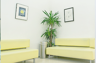 ①医院外観②院長③待合室