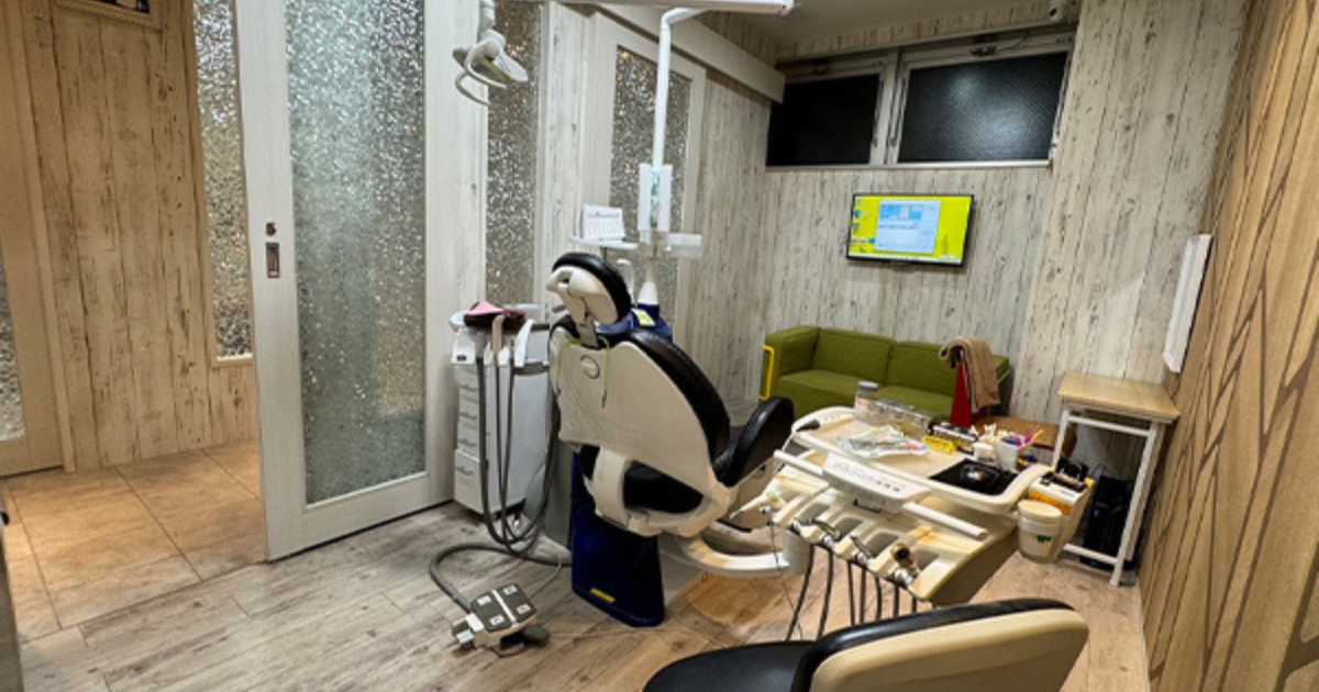 ①外観②待合室③治療室