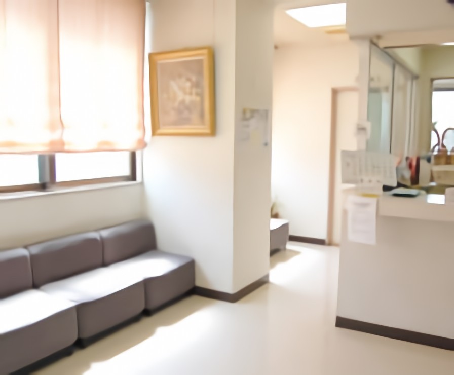 ①診療室②受付③待合室