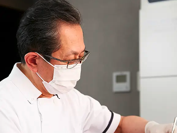 院長の忽滑谷　由紀彦