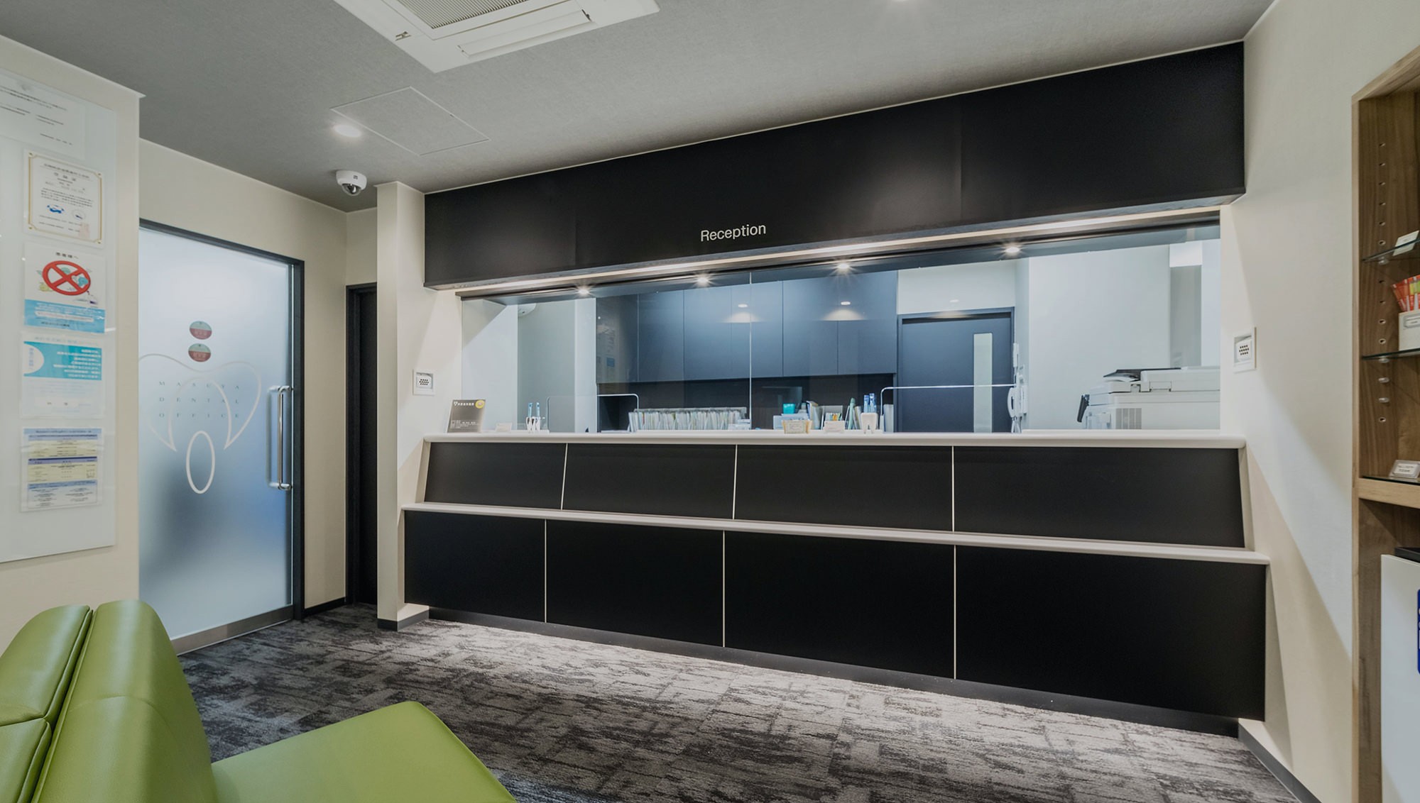 ①医院外観②受付③待合室