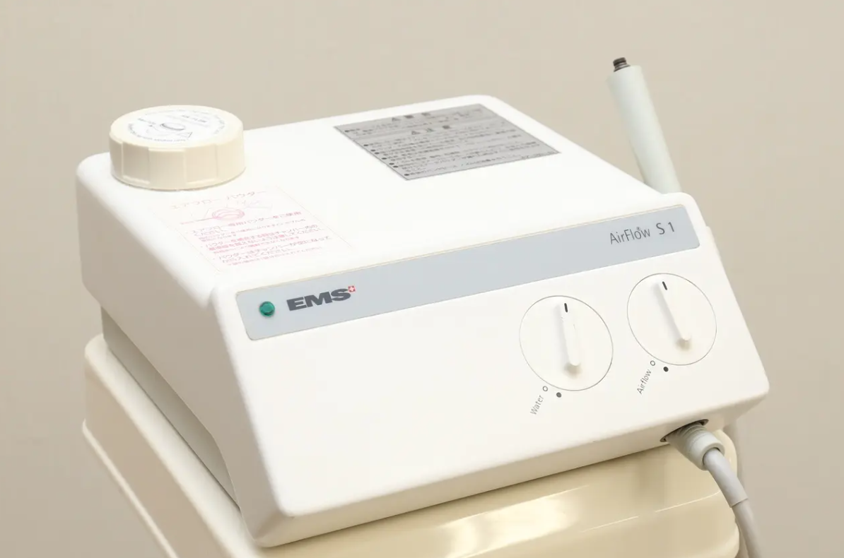 【武蔵境駅から徒歩3分】【インプラント医療学会専門医・国際審美学会認定医】予防歯科で生涯の健康を支える秋本スマイル歯科