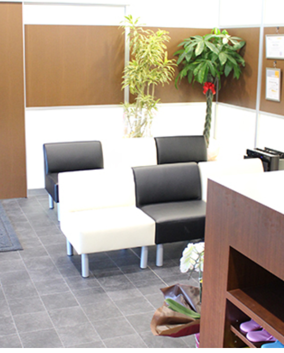 ①受付②待合い③診療室