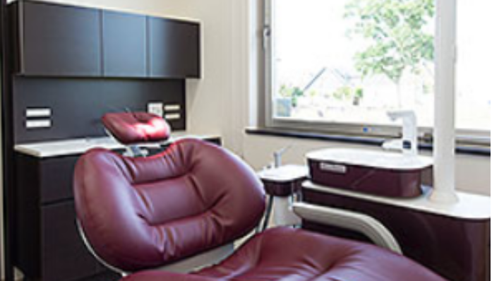 ①受付　②キッズスペース　③診療室