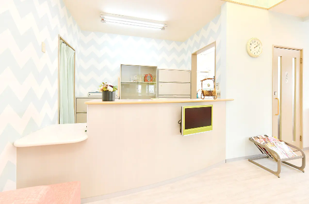 ①歯科医院外観②受付③待合スペース