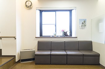 待合室は過ごしやすい環境を整えています
