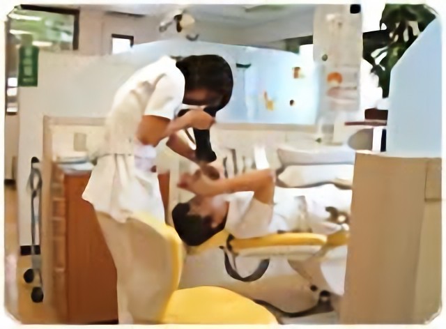 口腔内カメラで撮影します