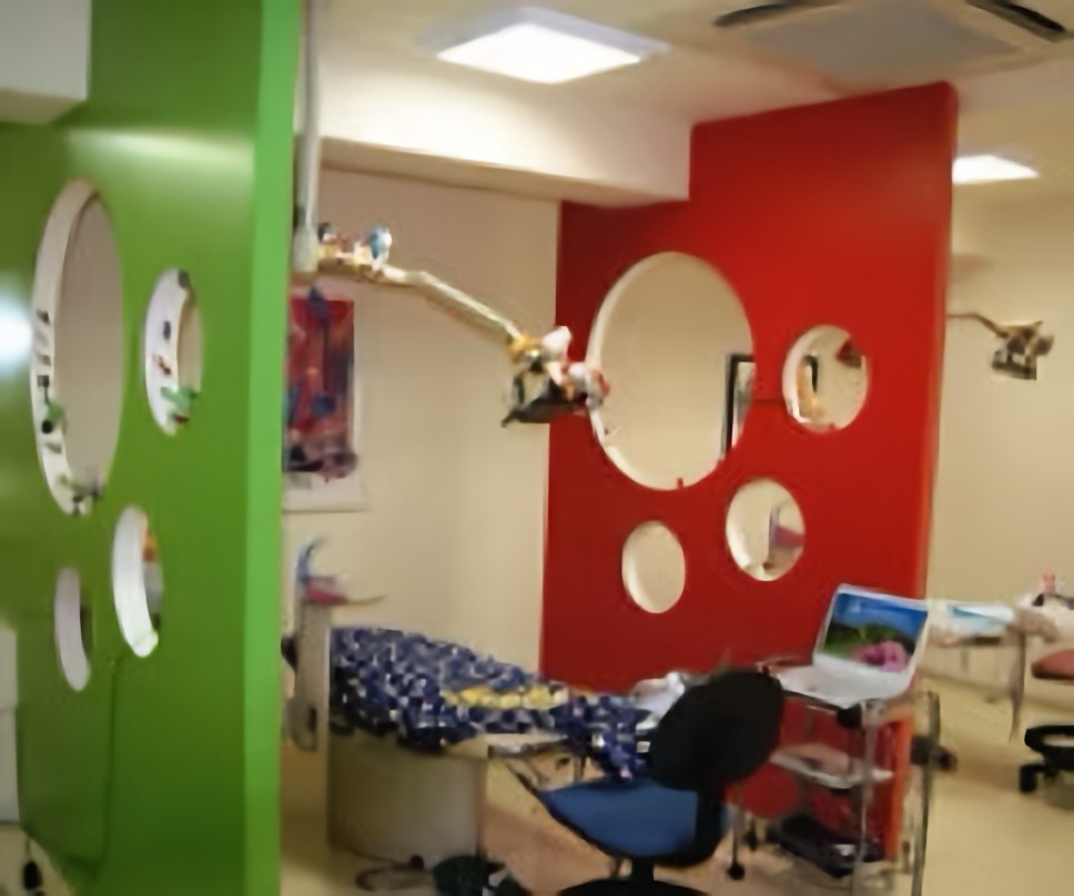 ①院内の様子②待合室③診療室