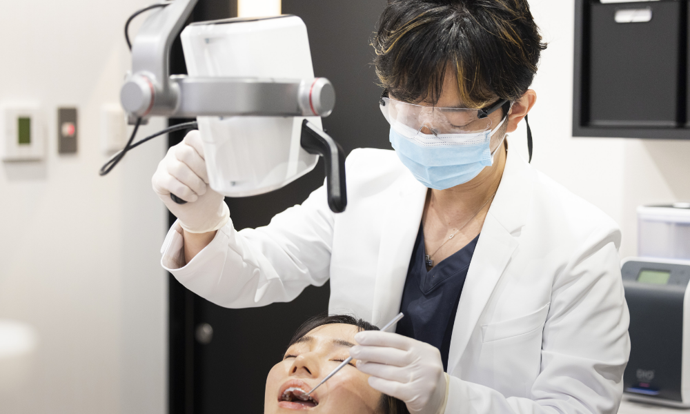 【地下鉄空港線 赤坂駅から徒歩4分】個室のプライベート空間で丁寧なカウンセリング後にオーダーメイドな治療を行うCrystal 医科歯科 Clinic International