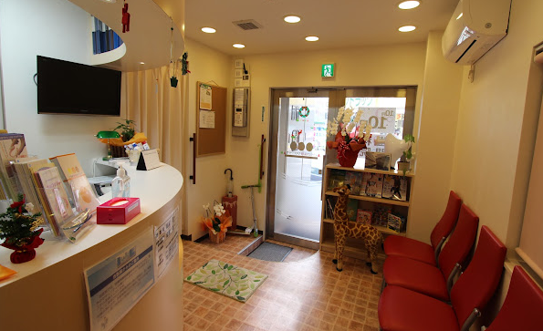 ①外観②受付③待合スペース