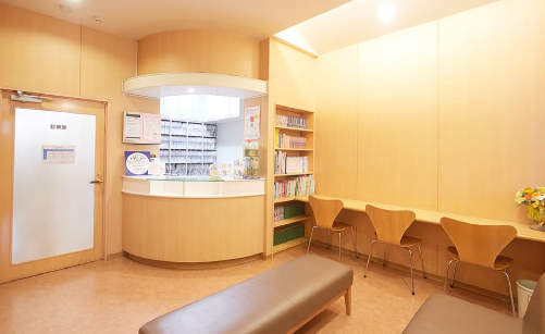 ①受付➁外観③待合室