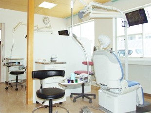 ①外観②受付③診療室