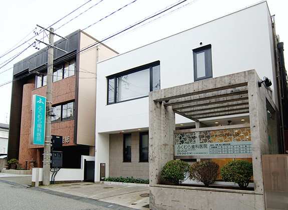①外観②受付③診療室