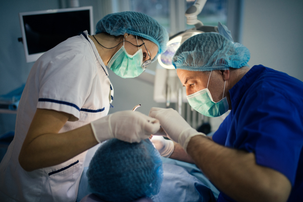 抜歯のタイミングと治りまでを見越した、丁寧な外科対応が魅力