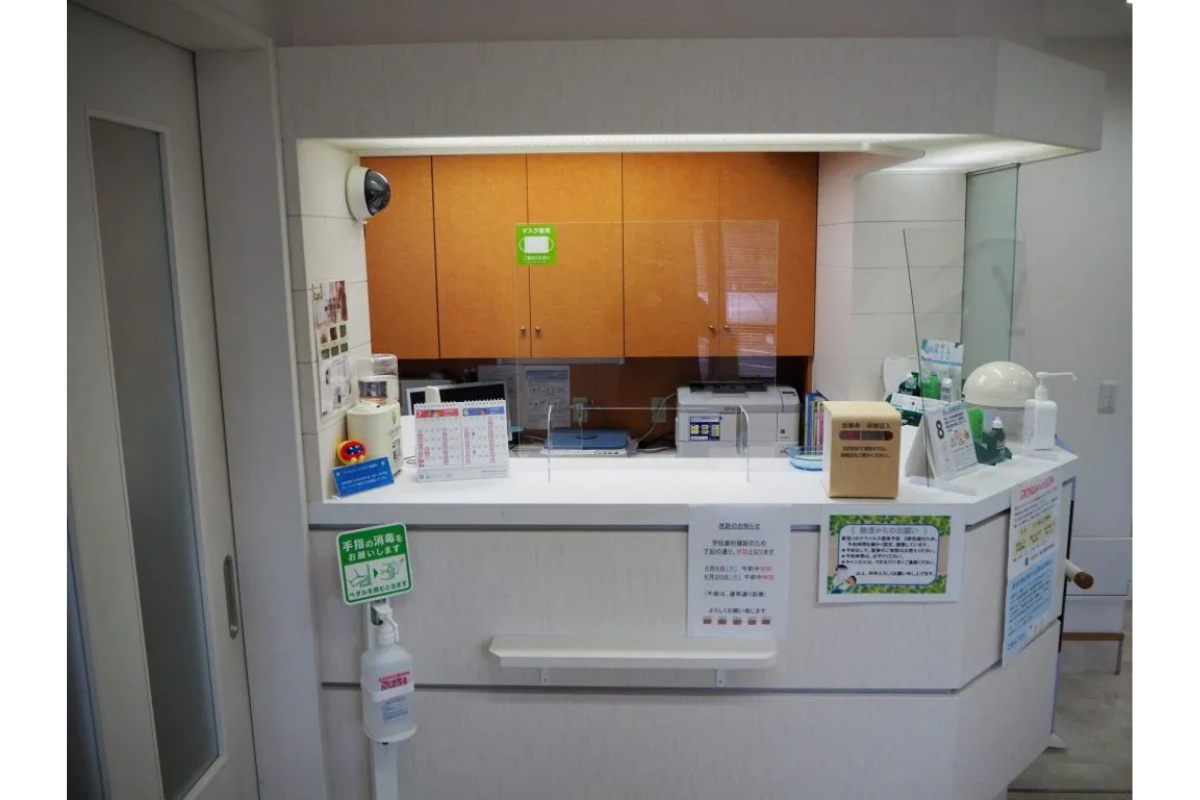 ①外観②受付③待合室