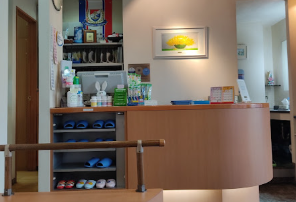 ①外観②受付③診療室