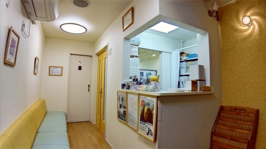 ①外観 ②受付・待合室 ③診療室