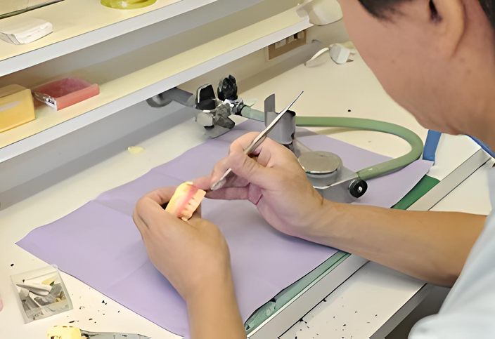 完全オーダーメイドの歯型と熟練技術で痛みや違和感の少ない快適な装着感を提供