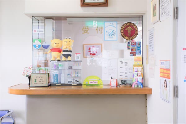 ①外観②受付③待合室