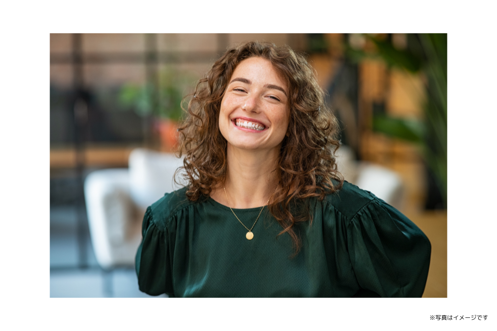 自然な透明感のある白さを実現するホワイトニング治療を提供しています