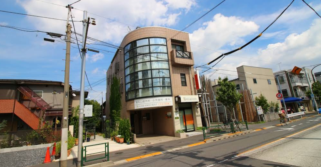 ①外観②待合室③診療室