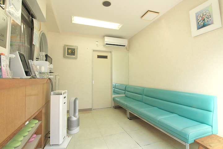 ①外観②待合室③キッズスペース