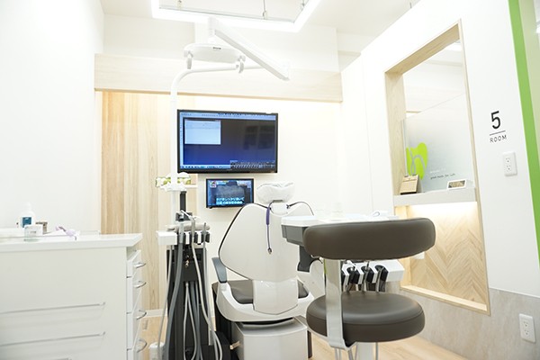 ①外観②受付③診療室