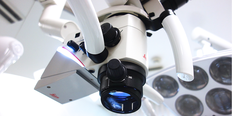 ①マイクロスコープ　②診療室　③準備室