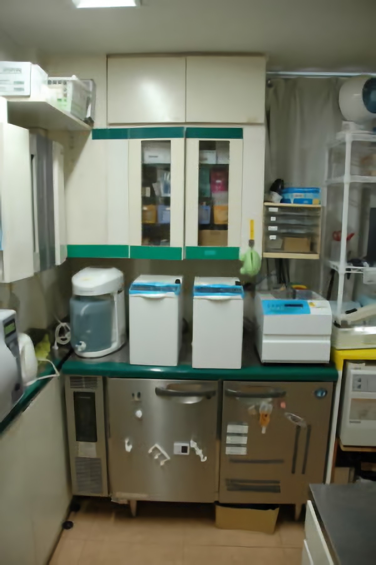 ①診療室②待合室③各種減菌器