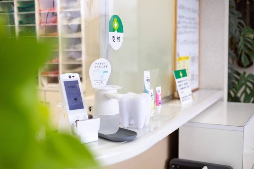 ①外観②受付③待合室