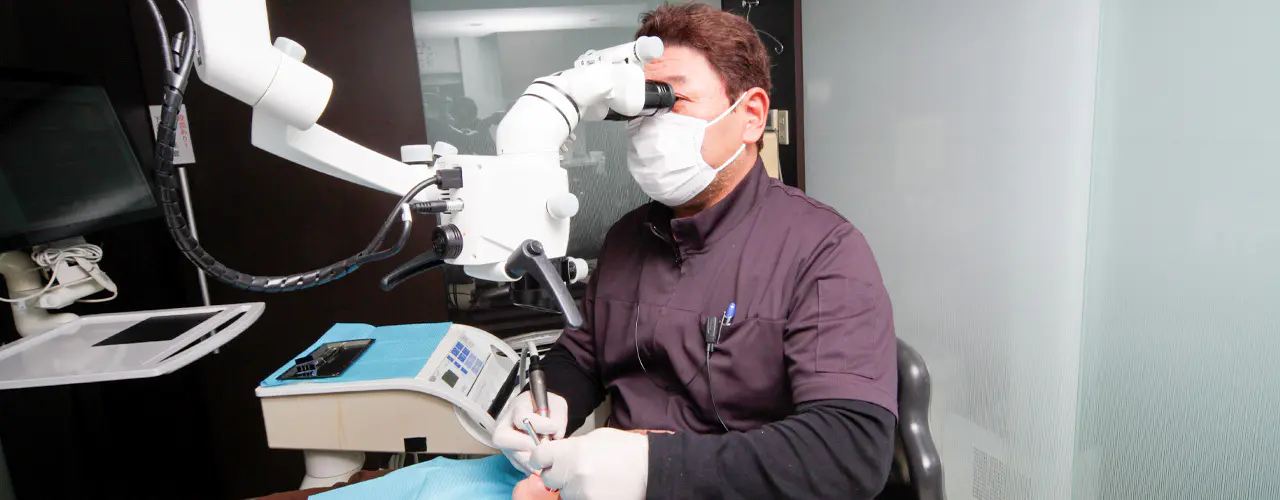 ①診療風景 ②カウンセリングルーム ③医院外観