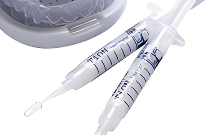 患者様に合わせたオーダーメイドのトレーを作成します