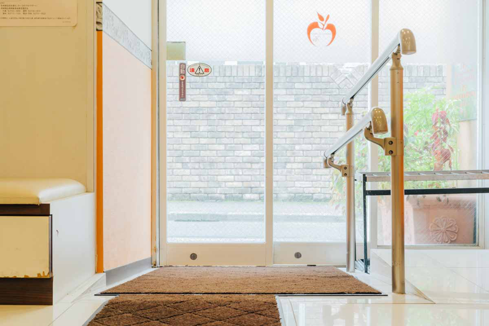 ①待合室②入口③診察風景