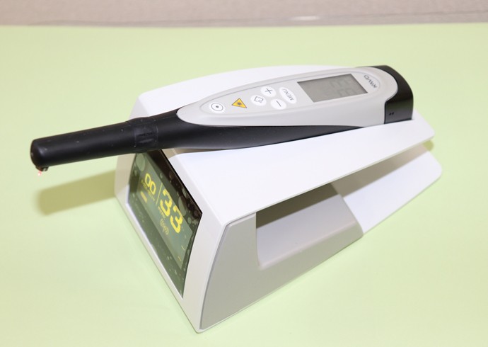 ①クリニック外観　②Kavo：ダイアグノデントペン　③GC：スーパーらくねるファイン