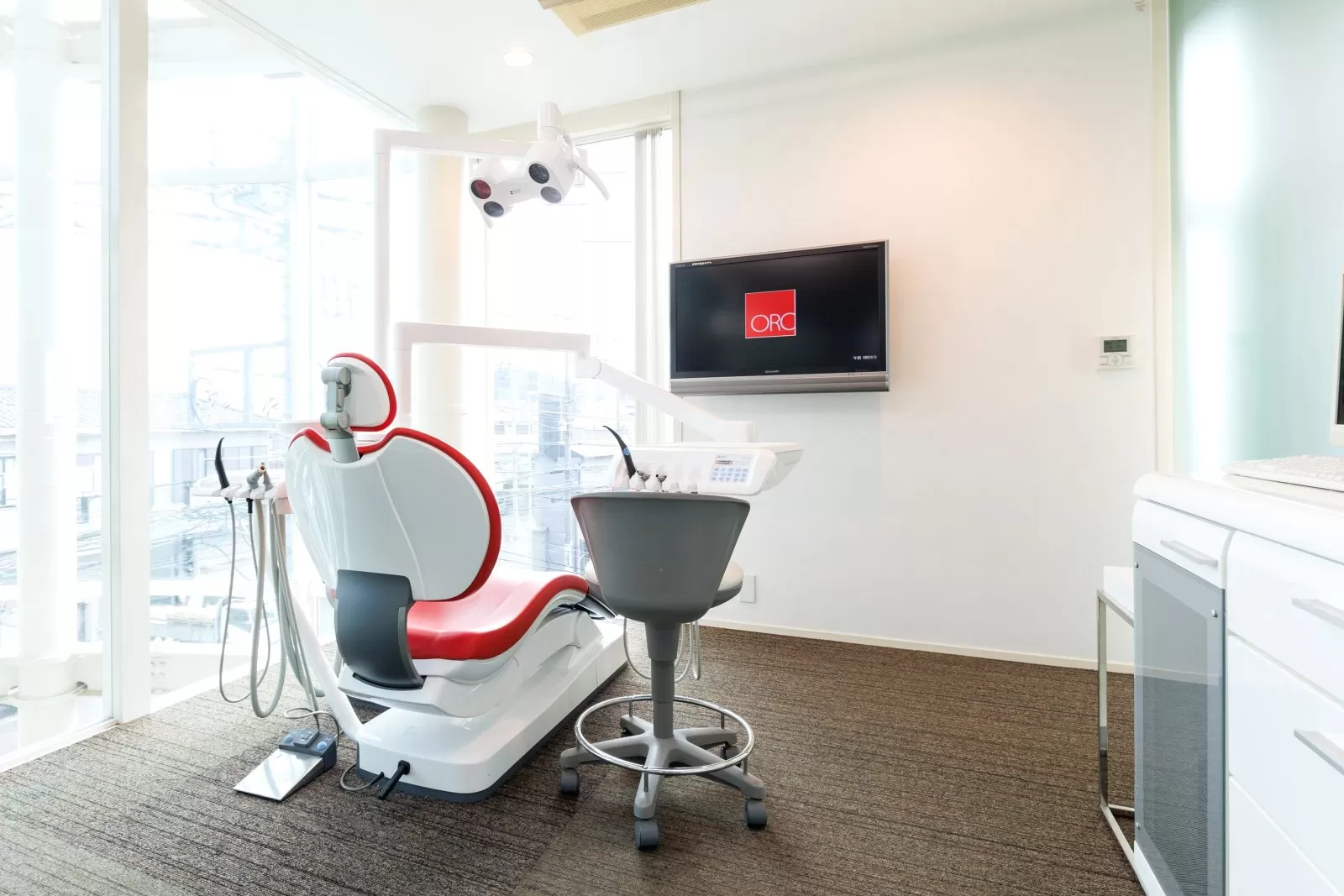 【伊豆急 富戸駅 車8分・駐車場完備】高度インプラント治療に対応する高原歯科医院