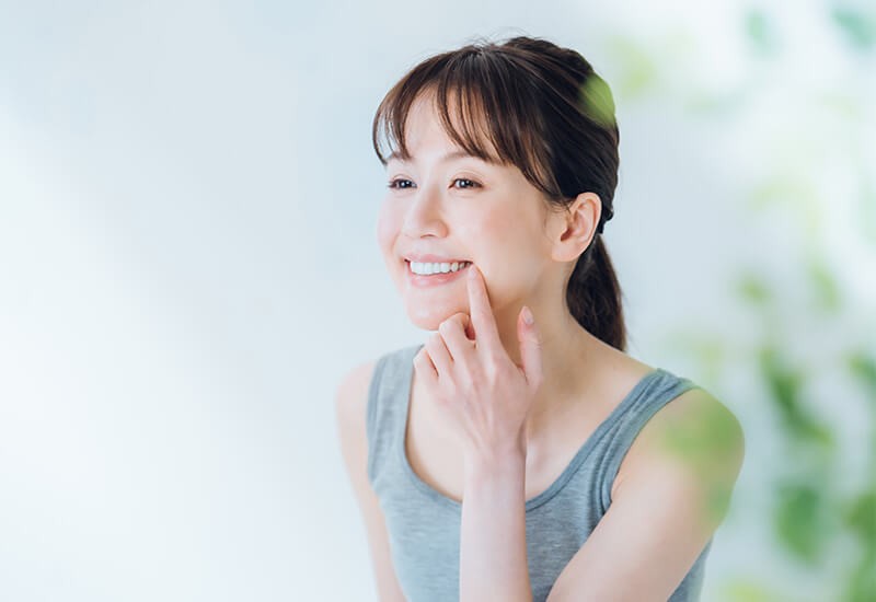 金属を使わず自然で美しい口元の仕上がりを追求しています