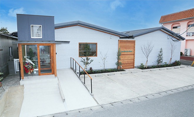 ①外観②受付③診療室