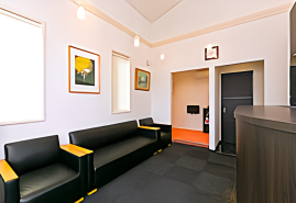 ①受付②待合室③診療室