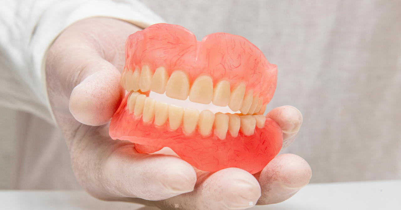 患者様ごとの口腔内の形状や生活背景に合わせた入れ歯製作が行われています