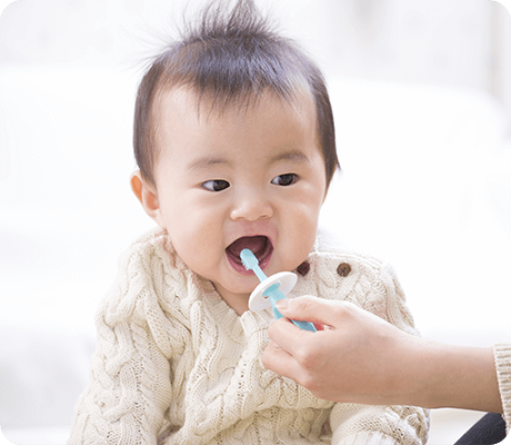 お子様のむし歯は進行が速いため、早期に発見し治療を受けることが非常に重要です