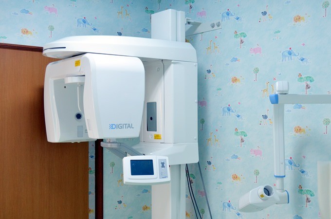 ①医院外観②訪問車両③レントゲン