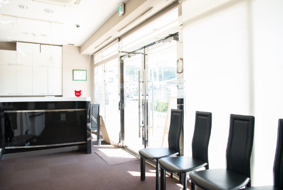 【平山城址公園駅 徒歩1分】優しい対応で、患者様一人ひとりに合わせた治療を提案する「SERAデンタルオフィス平山城址公園前歯科」