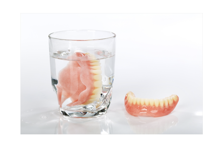 保険診療の入れ歯と自由診療の入れ歯を取り扱っています