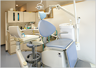 虫歯や歯周病の発症を未然に防ぐことを目的とし、定期的な検診やクリーニングを行っています